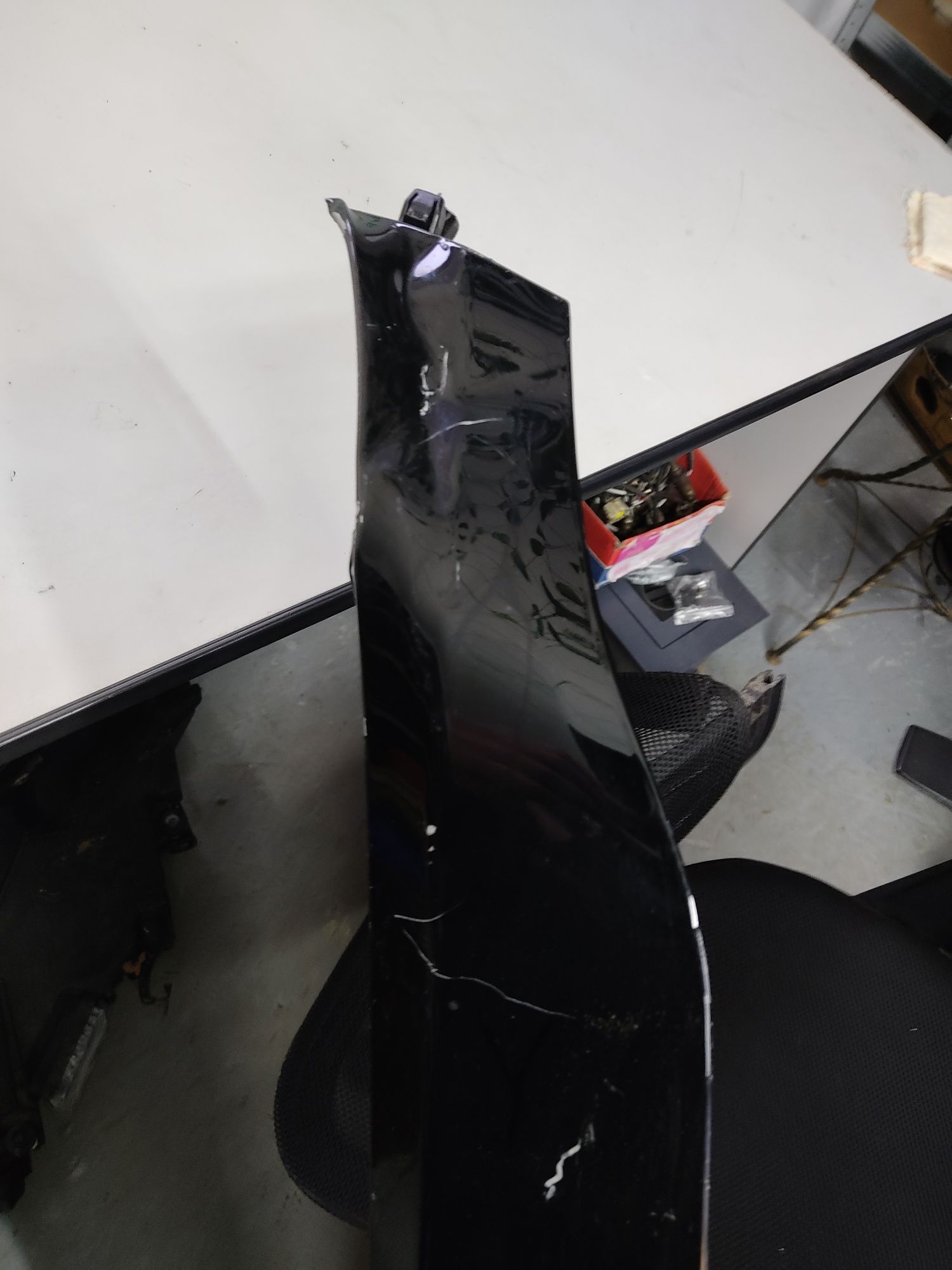 Крило переднє праве Tesla model Y