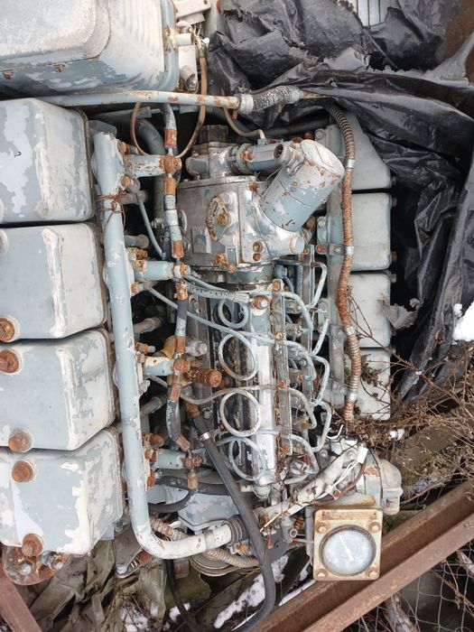 Двигун з генератора 8 циліндрів