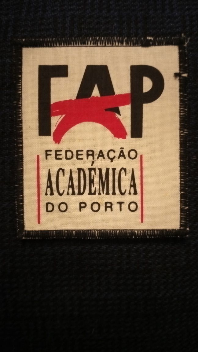 Emblemas para capa de traje académico