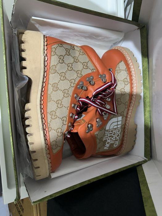 Botas e casaco the north face gucci