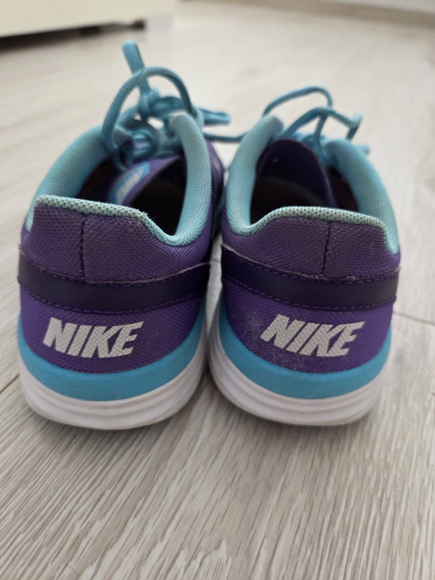 Półbuty sportowe sneakersy Nike wkładka 23,5 cm