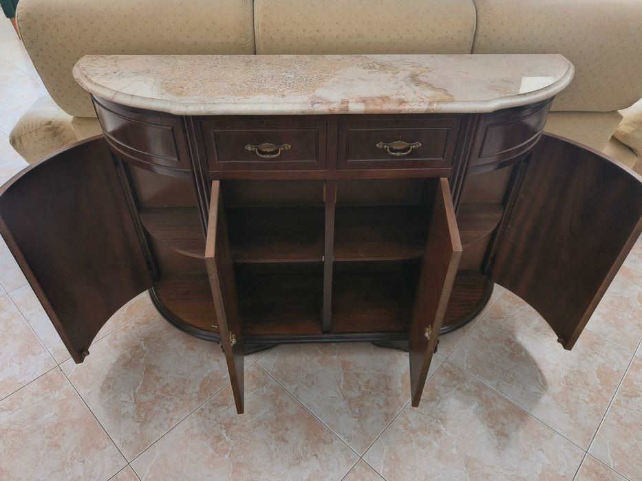 Móvel Aparador com Tampo em Mármore