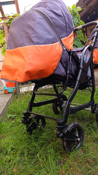 Коляска чорні шасі в гарному стані прогулянкова