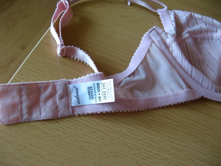 Bardzo ładny biustonosz marki Marks & Spencer 32DD/70DD !