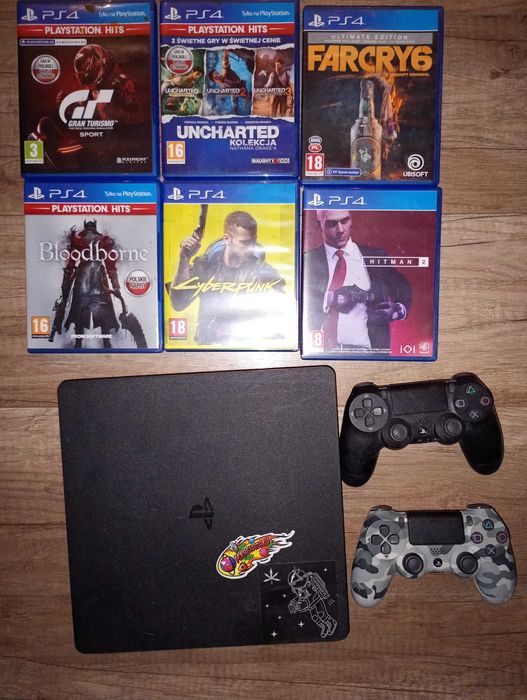 Konsola PS4 czarna