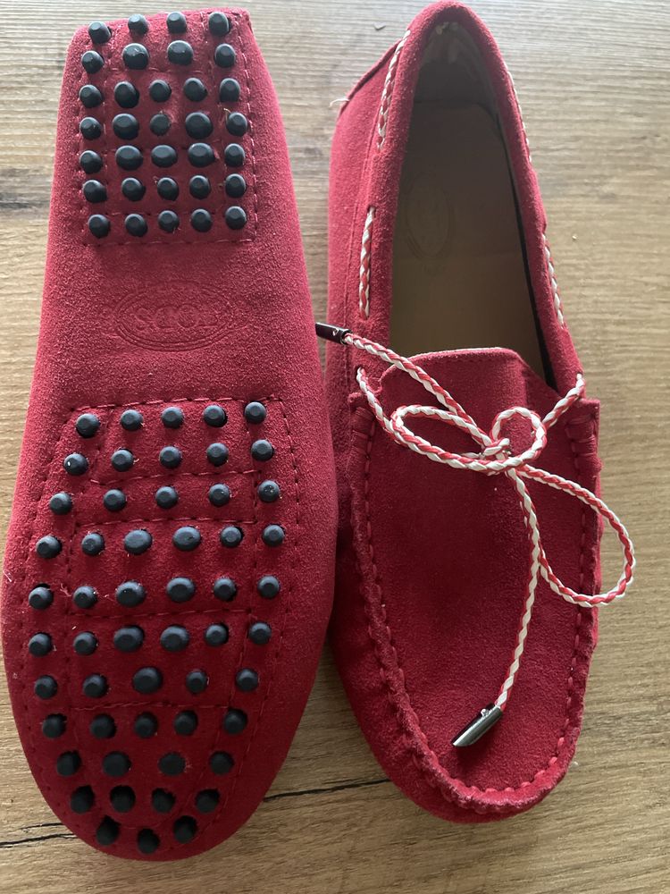 Buty czerwone z zamszu