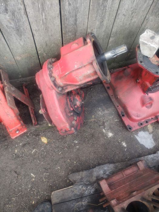 Мотор, коропка та інші запчастини на трактор Т -16, Т - 25.