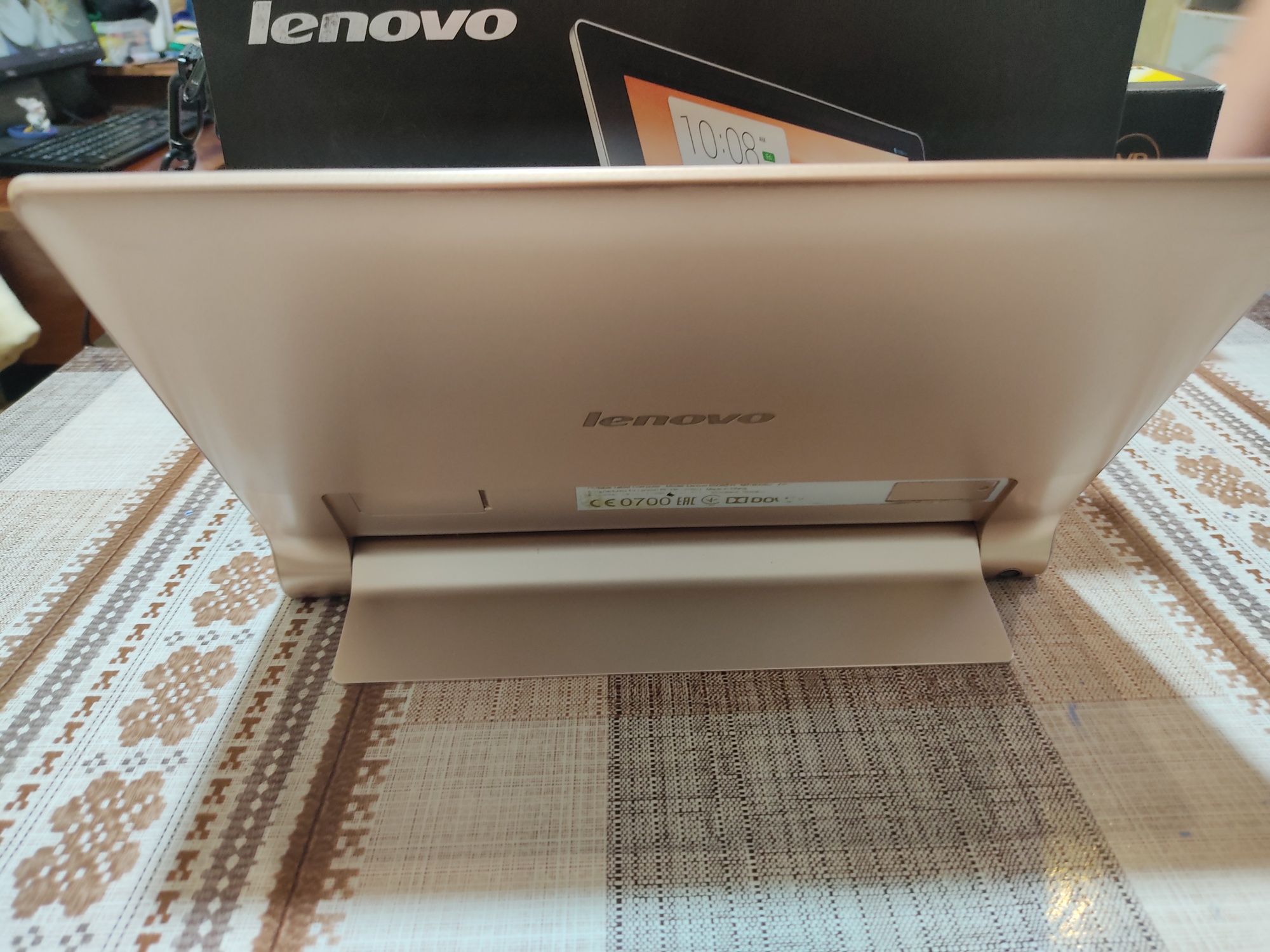 Lenovo yoga tablet 10 HD+