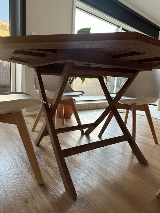 Conjunto mesa e cadeiras