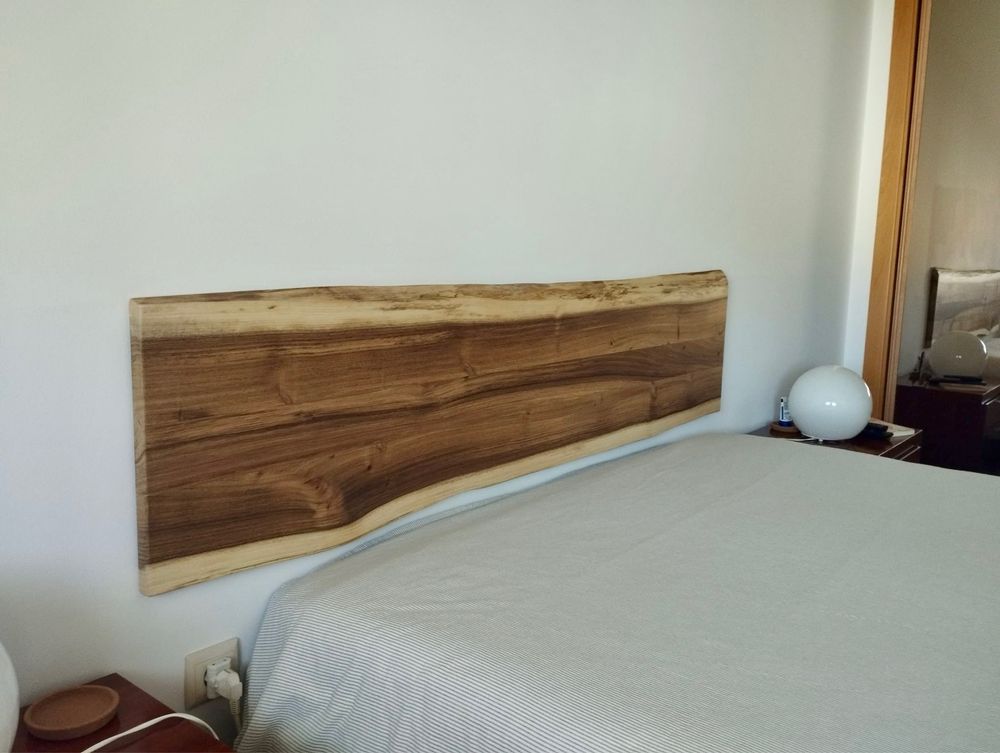 Cabeceira de cama. Tábua com acabamento.