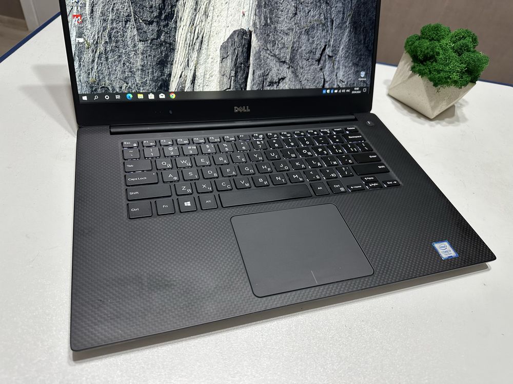 DELL Precision 5520 15,6"FHD IPS| i7-7820HQ|16 DDR4|SSD+HDD|NVIDIA 4Gb