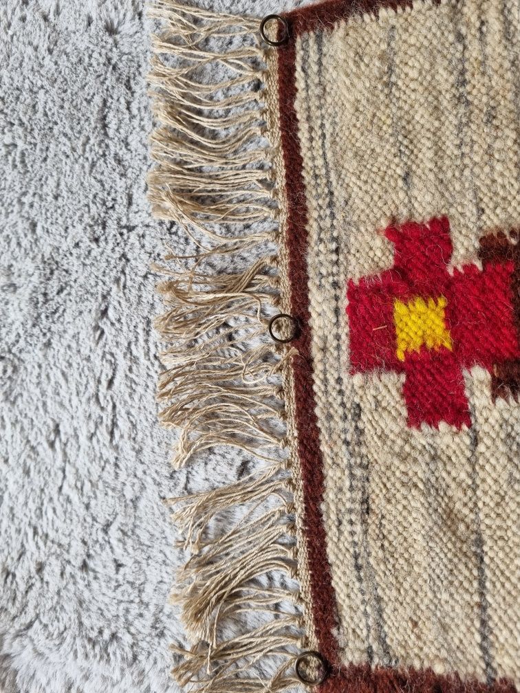 Kilim wełniany z frędzlami