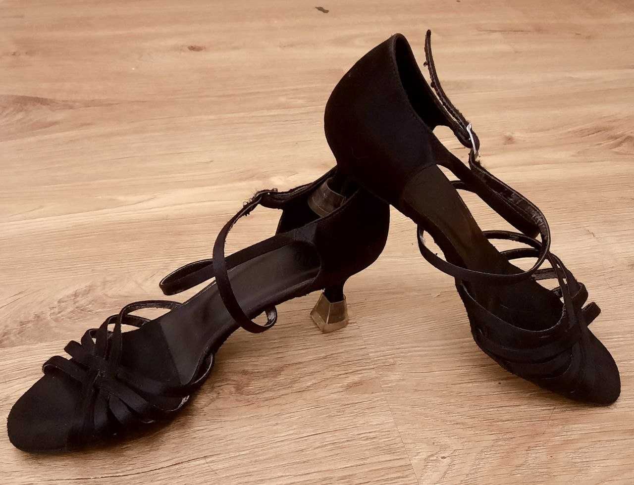 Buty taneczne do tańców latynoamerykańskich