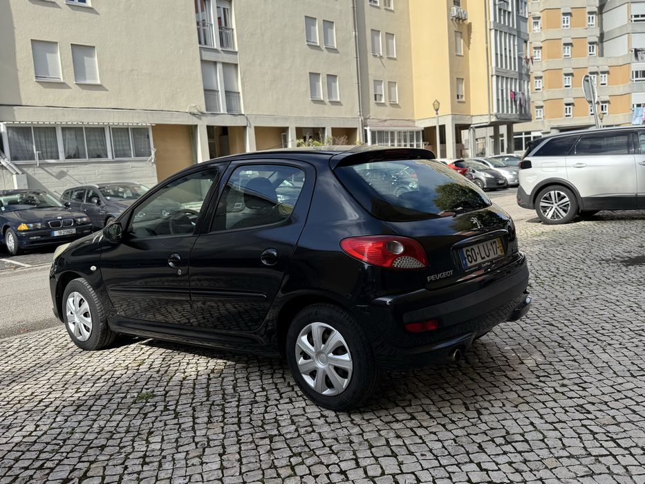 Peugeot 206+ 1.1i C/AC Nacional 2011.