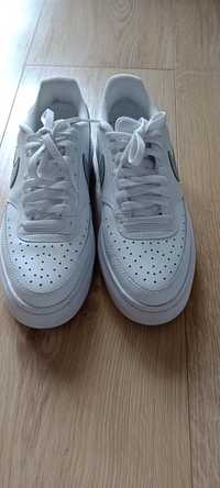 Nike Court Vision Alta LTR rozmiar 40 jak nowe super wygodne!

Nike
CO