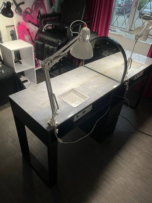 Мвнікюрний стіл