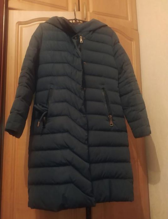 Зимняя куртка с большим капюшоном