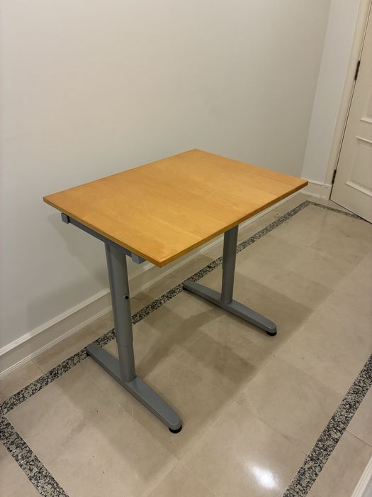 Secretaria de Madeira ajustavel IKEA - 80cm x 60cm