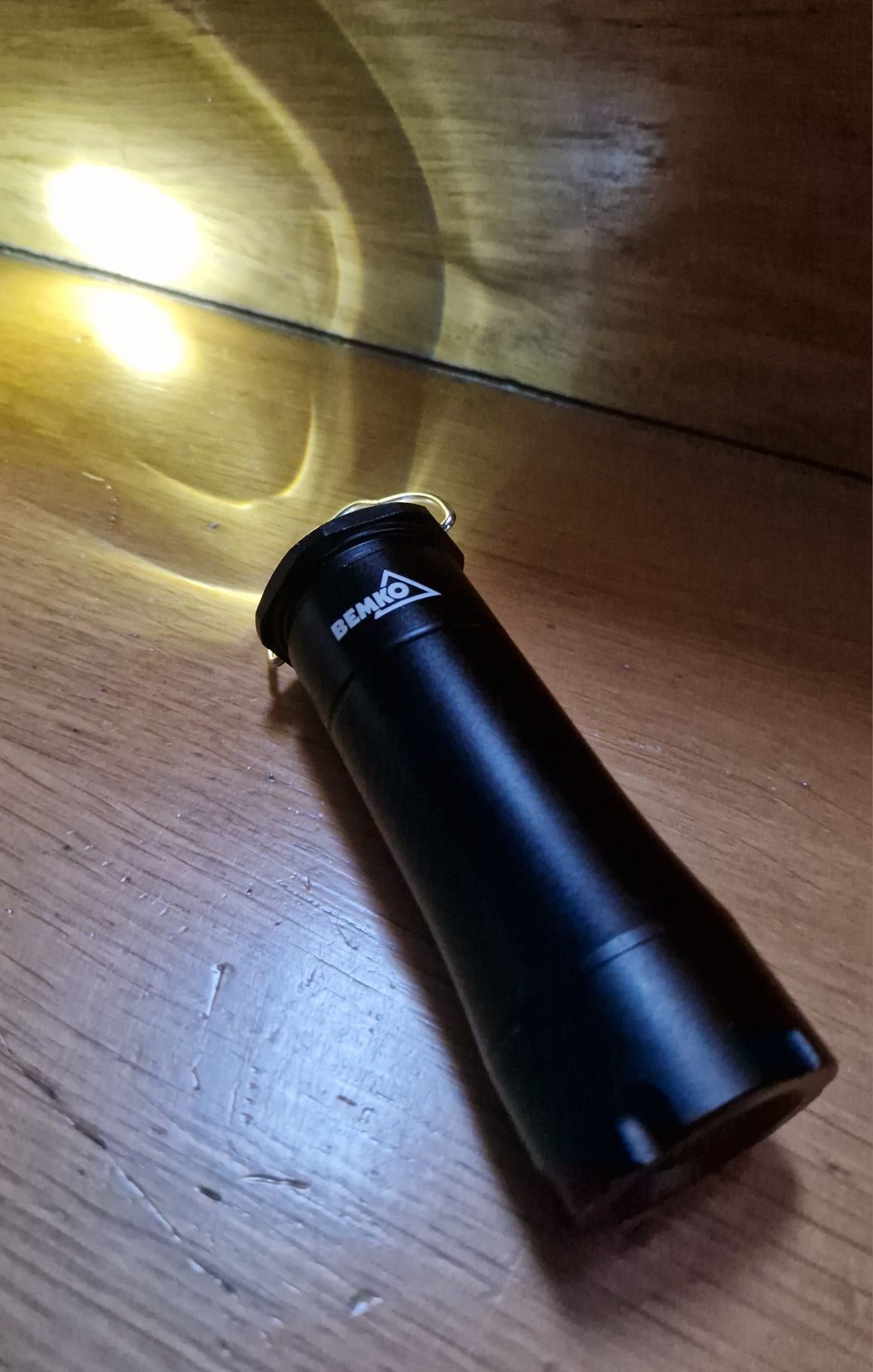 Campingowa latarka LED. Bemko. 3 baterie aaa