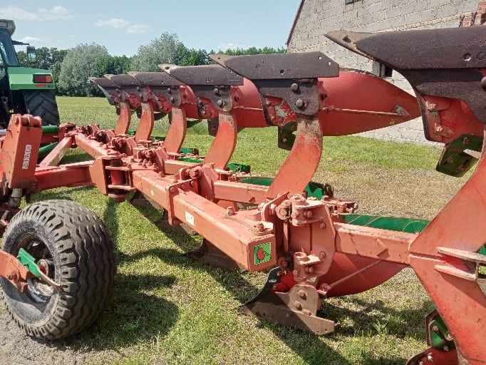 Pług Unia Grudziądz Vis 5+1 pół zawieszany
