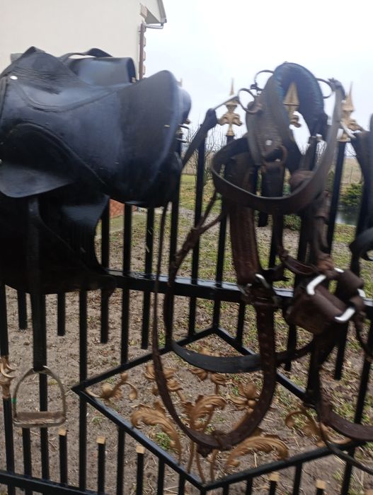 Sprzedam siodło uprząż puszorek ogłowie sprzęt do jazdy