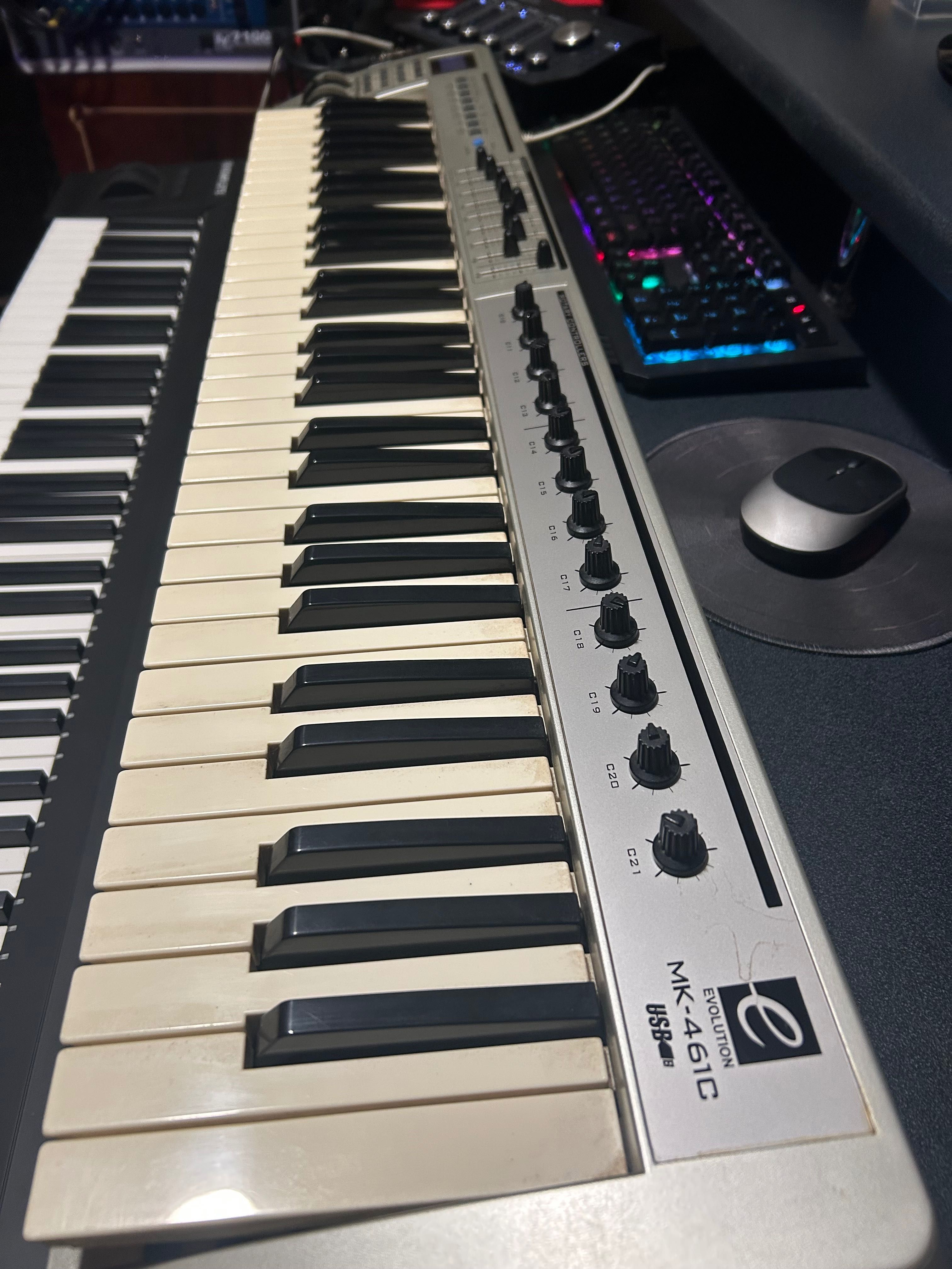 MIDI controller (клавіатура)