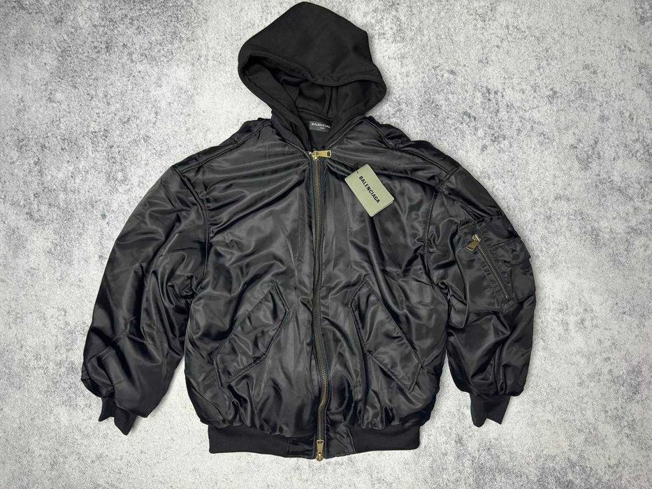 Бомбер Balenciaga Paris All In Hooded пуховик куртка opium