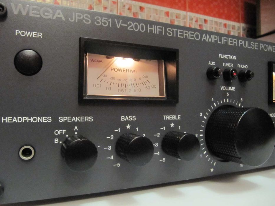 ДОБРОТНИЙ Підсилювач від SONY - Wega JPS 351V-130 HI-FI *Gold Vintage