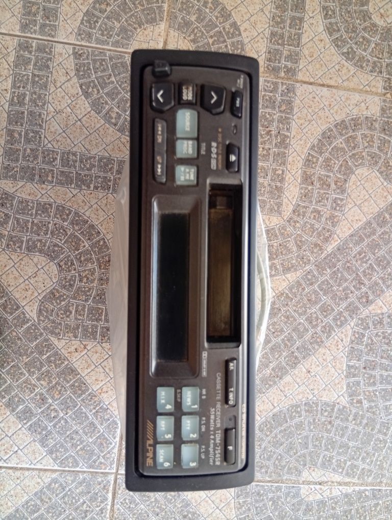 Auto radio Alpine + caixa CD
