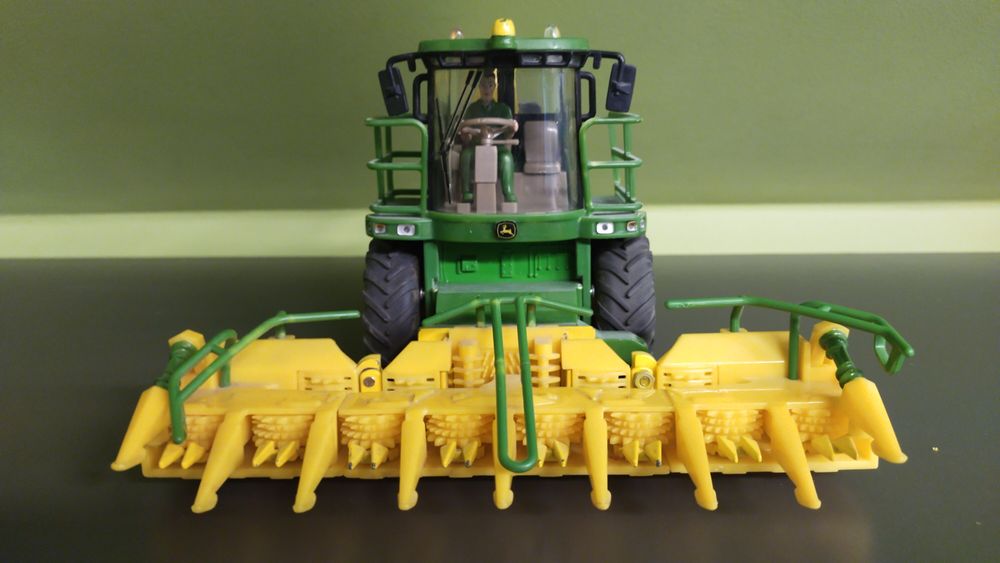 Siku sieczkarnia John Deere 1 32