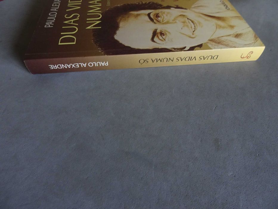 Livro - Duas vidas numa só - Paulo Alexandre