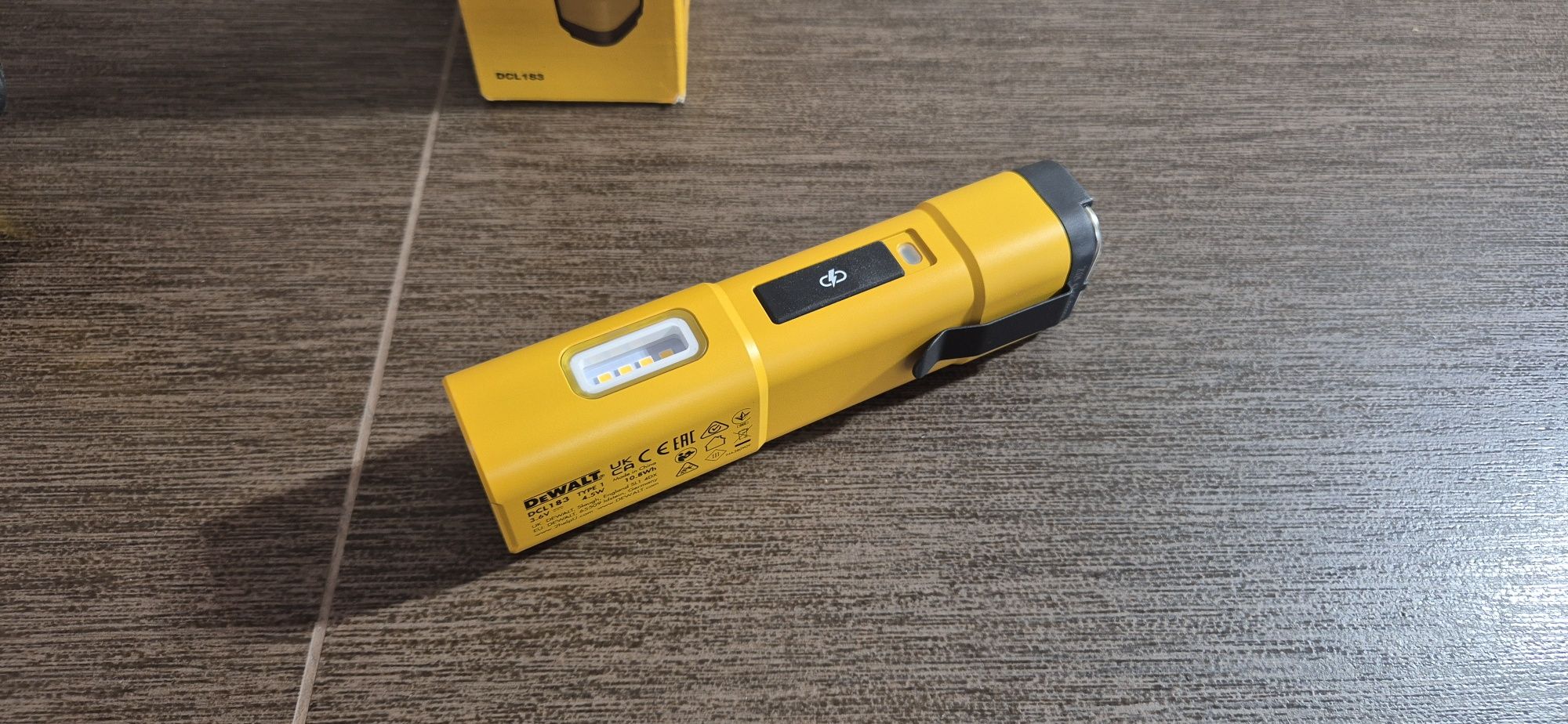 Latarki DeWALT DCL182 i DCL183