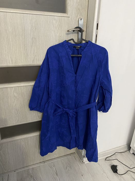 Kobaltowa sukienka w stylu kimono Esmara