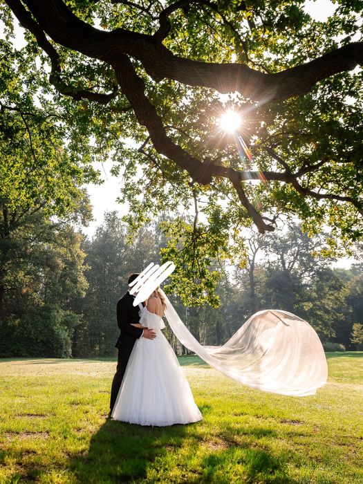 Suknia ślubna biała zdobiona