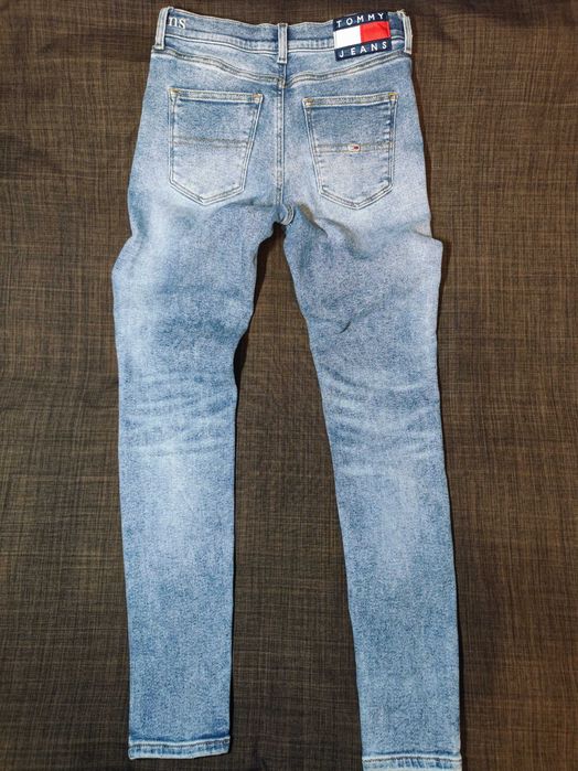 Зауженные женские синие джинсы tommy jeans (28х32р.М)