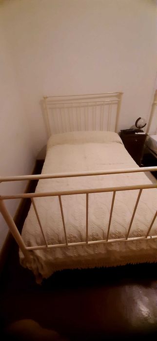 Cama antiga em ferro