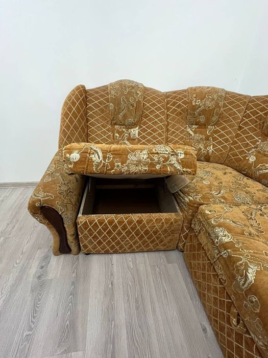 Продам кутовий диван в гарному стані, розміри 180х270, розкладний.