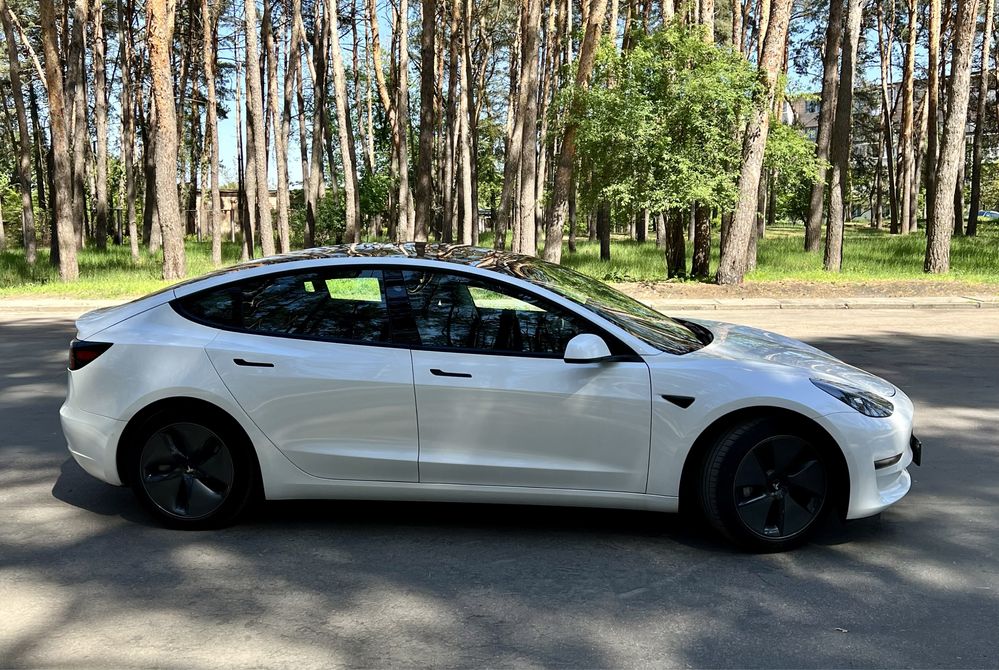 Tesla model 3 2021