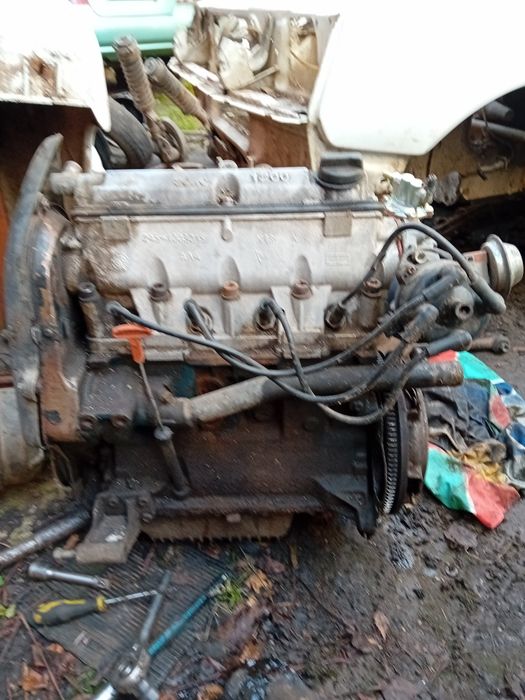 Розбираю славуту мотор з коробкою та інше