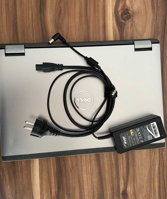 Laptop Dell Vostro  15.6 cali. Uszkodzony z ładowarką.