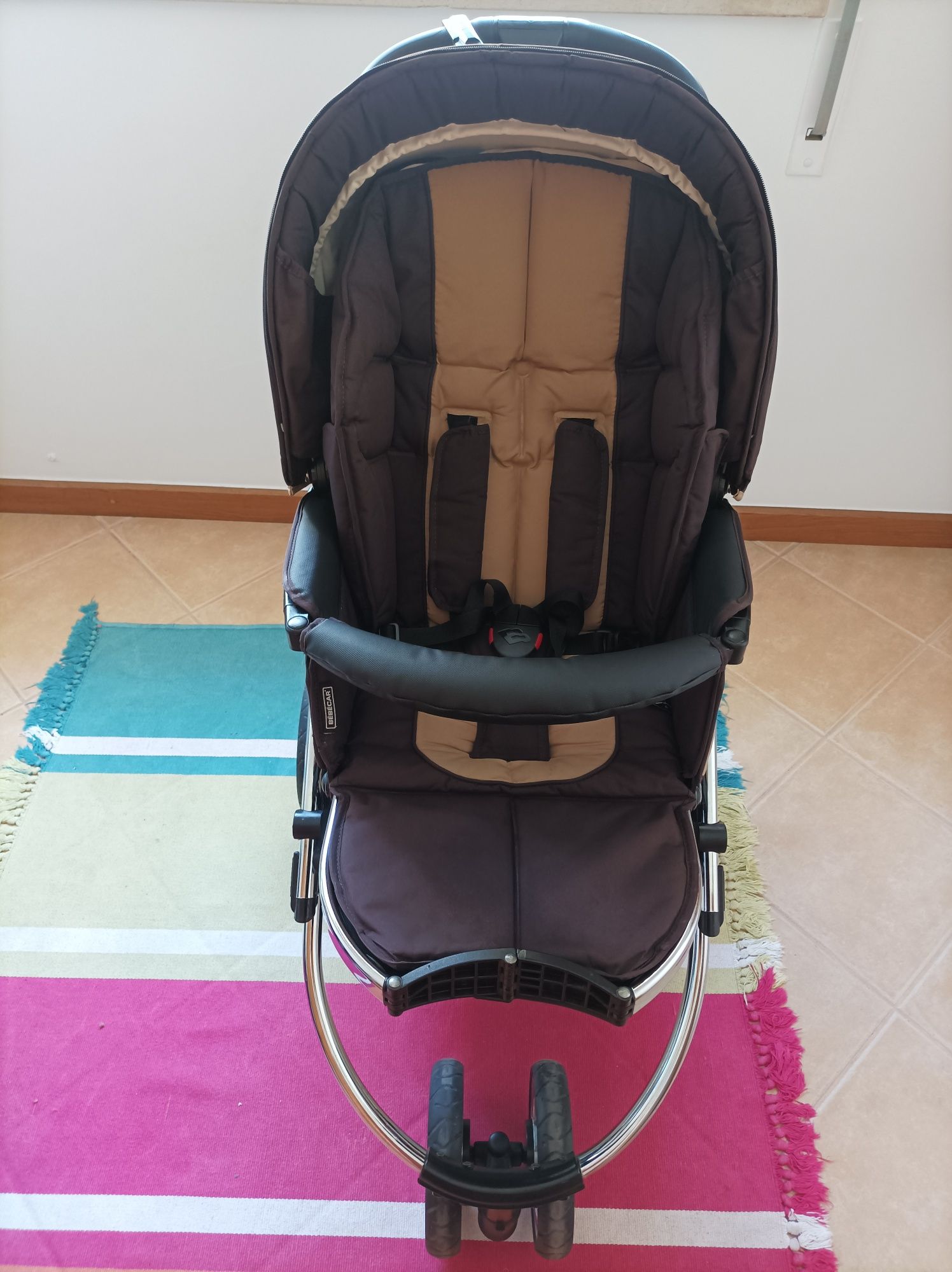 Carro de bebé marca Bébécar Ip-op e acessórios
