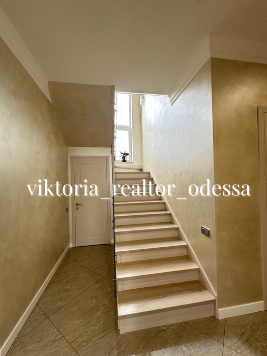 Частный дом на Фонтане с бассейном!ремонт,мебель и техника!Чубаевка!