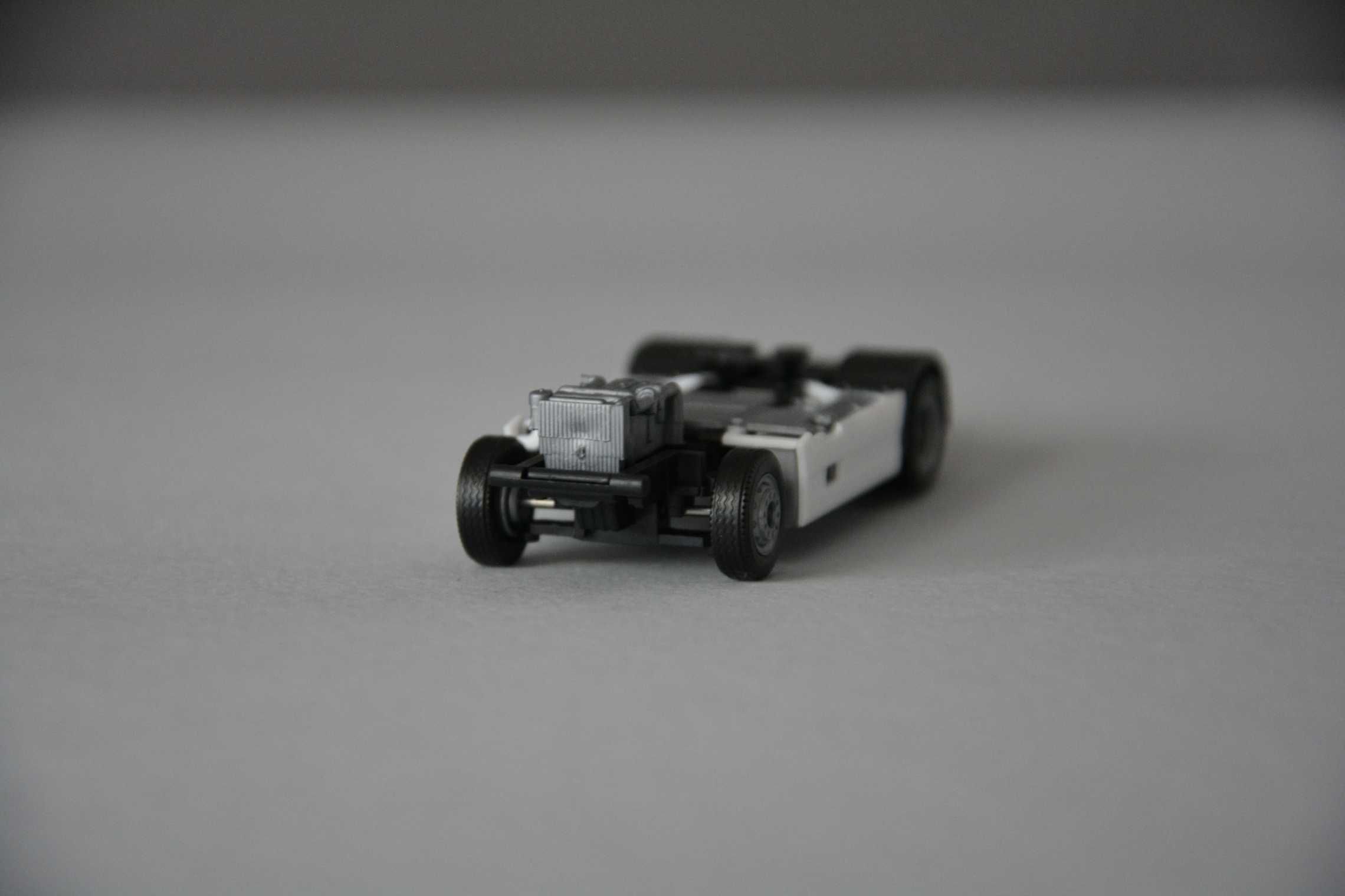 1:87 (H0) Herpa 085083 - Kpl. podwozie z silnikiem - Renault T