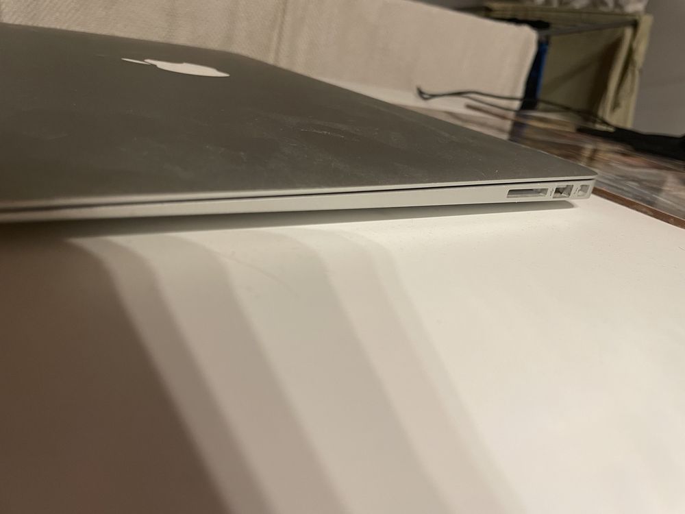 MacBook Air szary