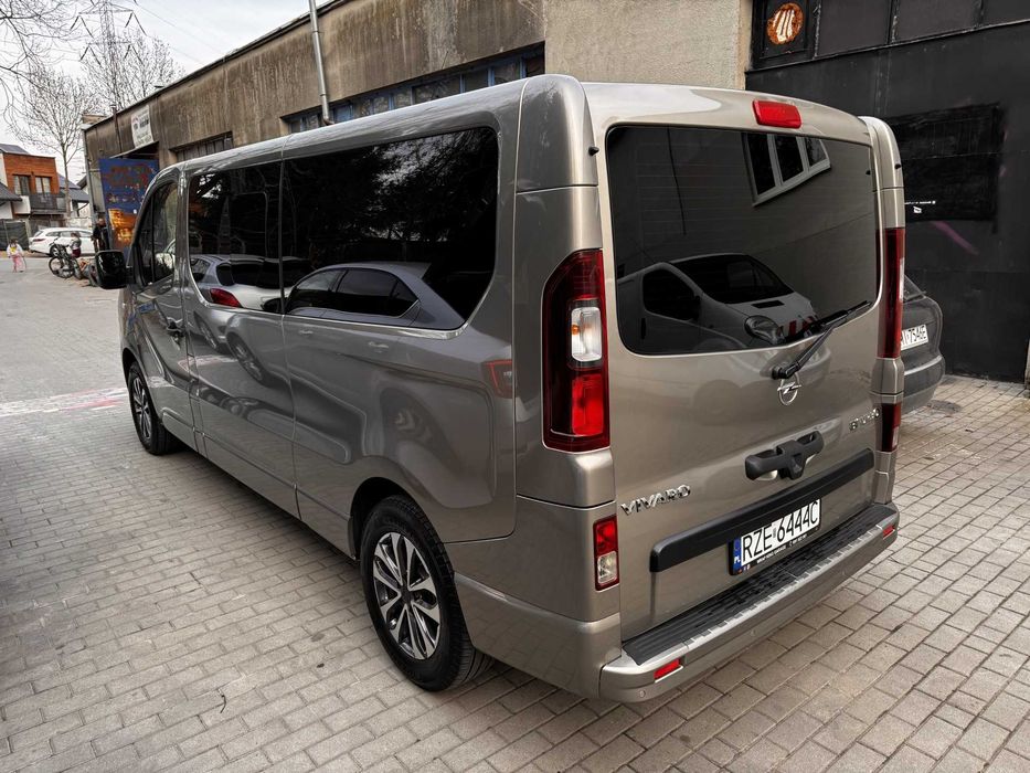 Wynajem Busa 9 osobowego z Kierowcą lub bez