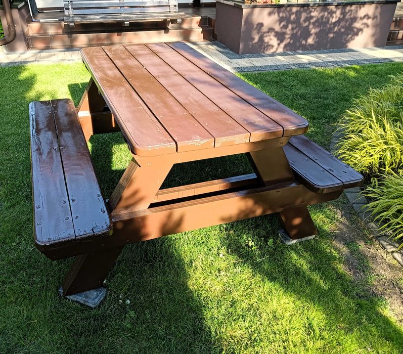 Drewniany stół tarasowy ogrodowy biesiadny