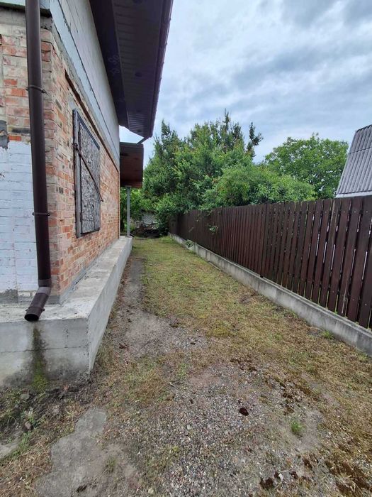 Терміновий продаж дачі в мальовничому місці , біля річки.