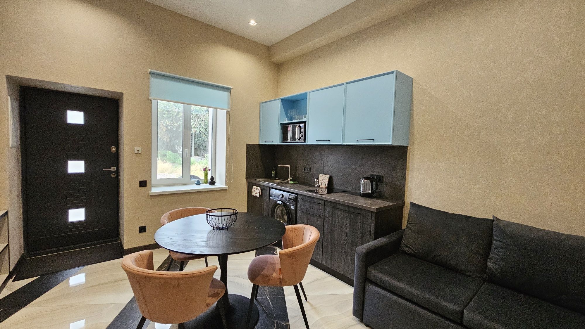Lux apartments с бассейном возле "Золотого берега"