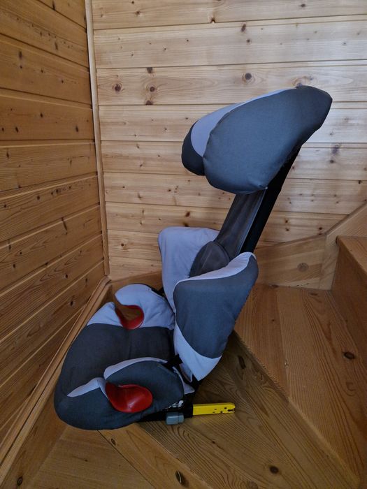 Fotelik samochodowy Maxi Cosi Rodi Fix 15-36kg z isofix