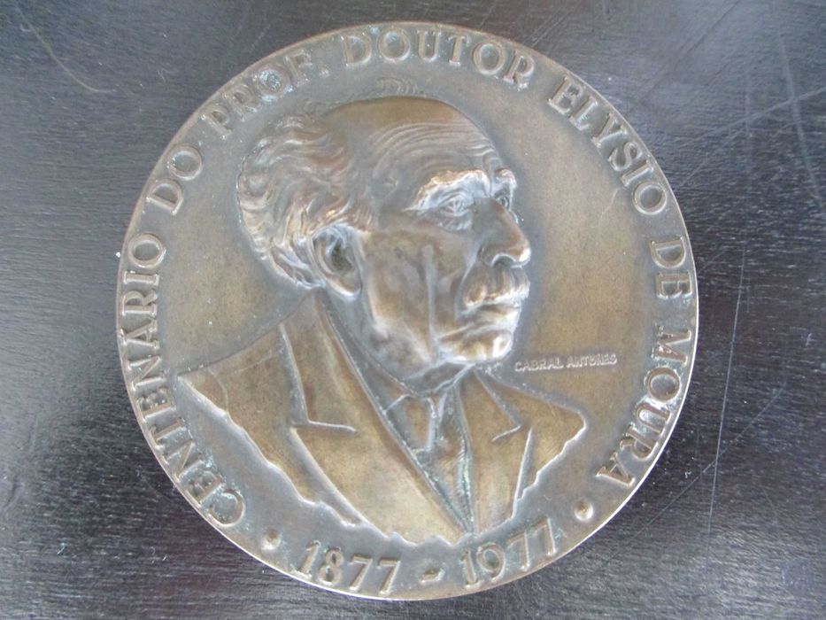 Medalha comemorativa em bronze PROF. DOUTOR ELYSIO DE MOURA 1977